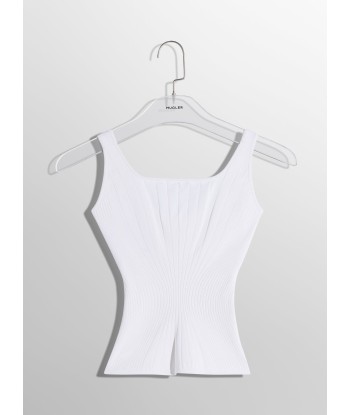 white sculpting knit tank top s'inspire de l'anatomie humaine