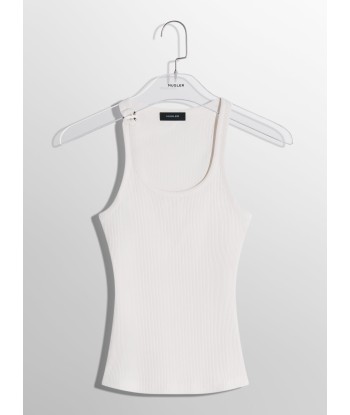 white pierced tank top est présent 