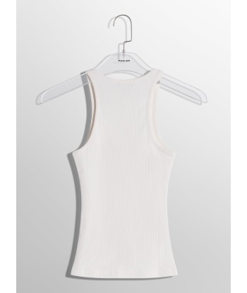 white pierced tank top est présent 