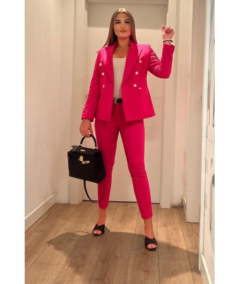 Blazer femme Donatella ouvre sa boutique