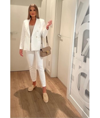 Blazer femme Donatella ouvre sa boutique